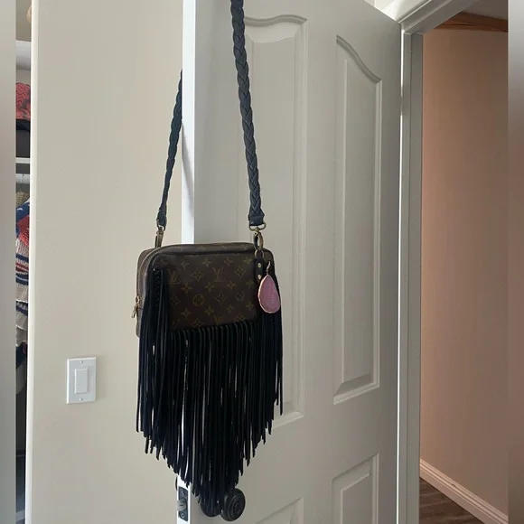 Louis Vuitton Brown and Black Fringe Bag - Picture 2 of 6